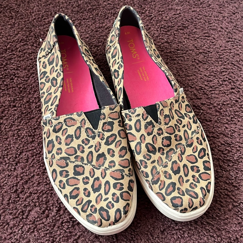 Cheetah TOMS. Size 9